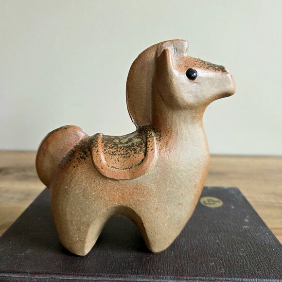 Ceramic horse figurine. - Picture 3 of 5